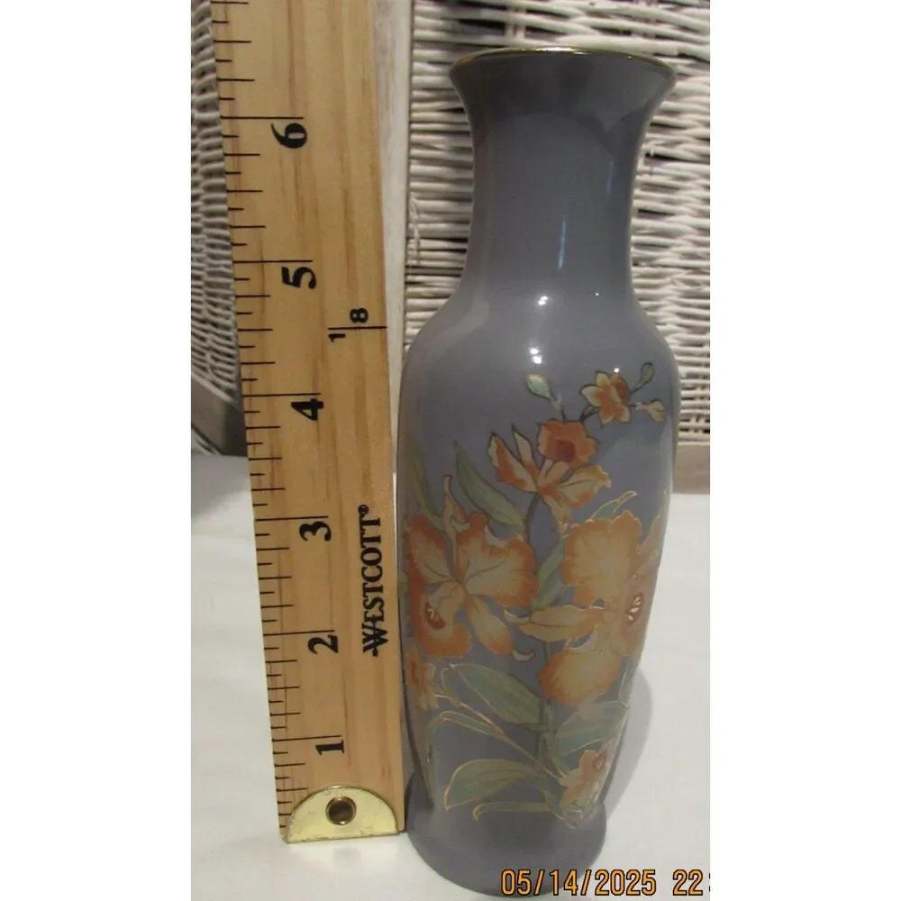 Vintage Japanese bud vase Painted orange Irises gold guild green leave no damage